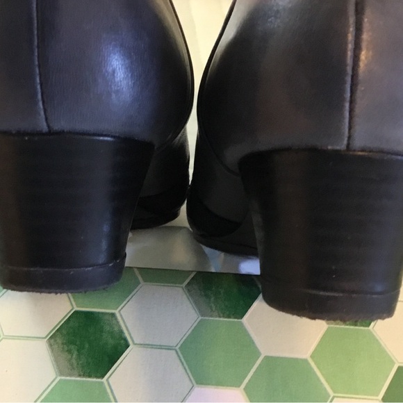 EARTH Navy 9.5M Wedge pumps  1 3/4” heel. Worn one time. Good arch support - Picture 5 of 8